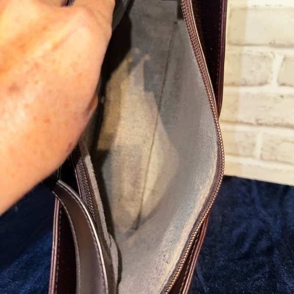 💎GUCCI Mahogany Leather V Cut Shoulder - Picture 9 of 12